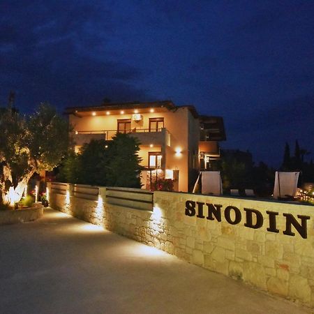 Sinodinos Deluxe Apartments Afytos Bagian luar foto