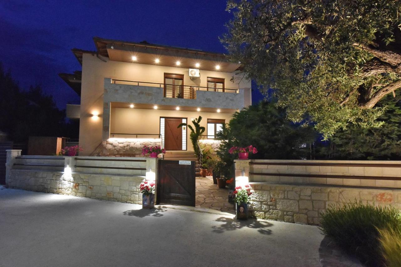 Sinodinos Deluxe Apartments Afytos Bagian luar foto