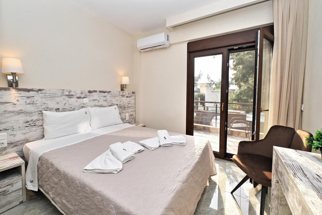 Sinodinos Deluxe Apartments Afytos Bagian luar foto