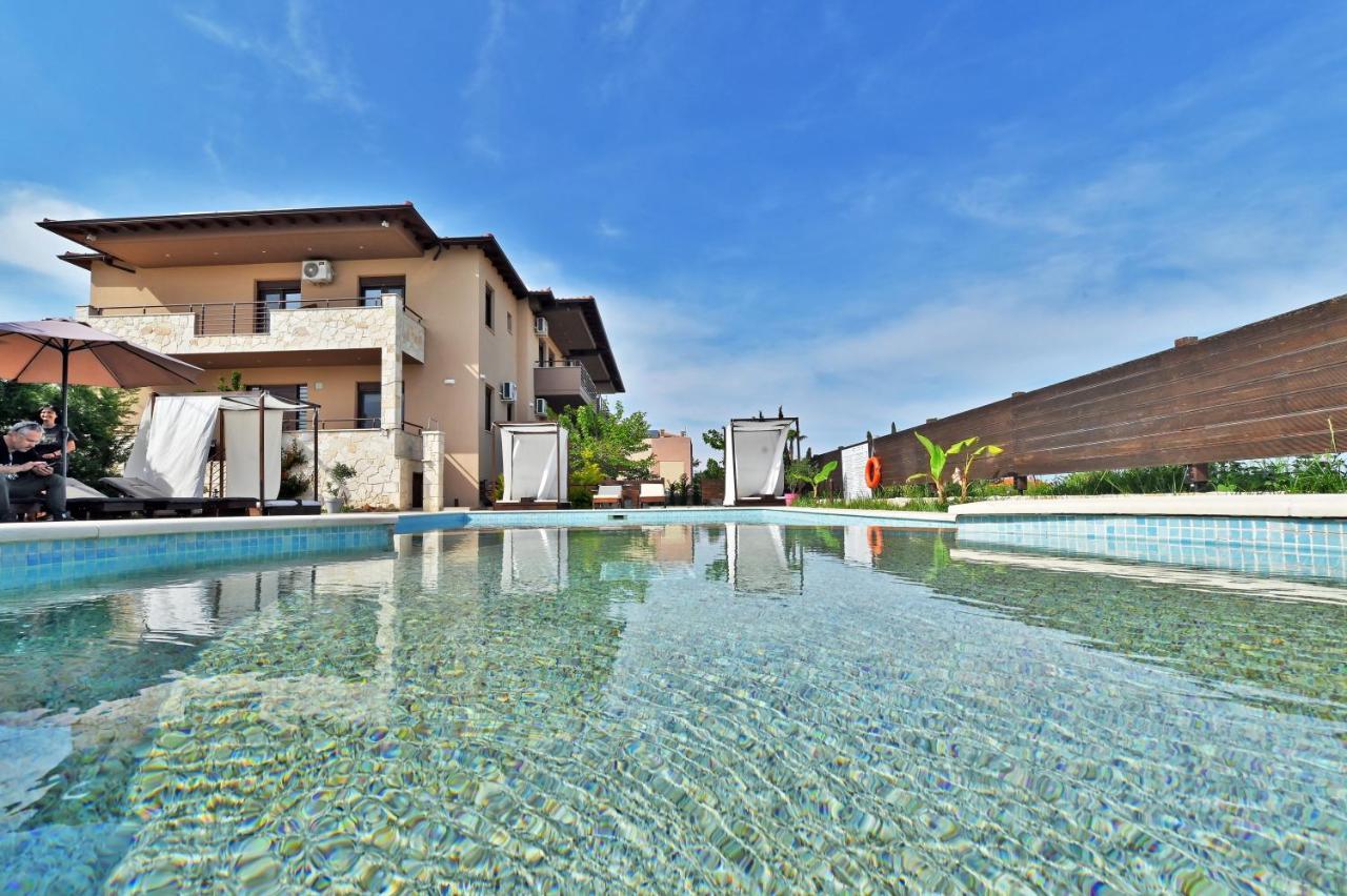 Sinodinos Deluxe Apartments Afytos Bagian luar foto