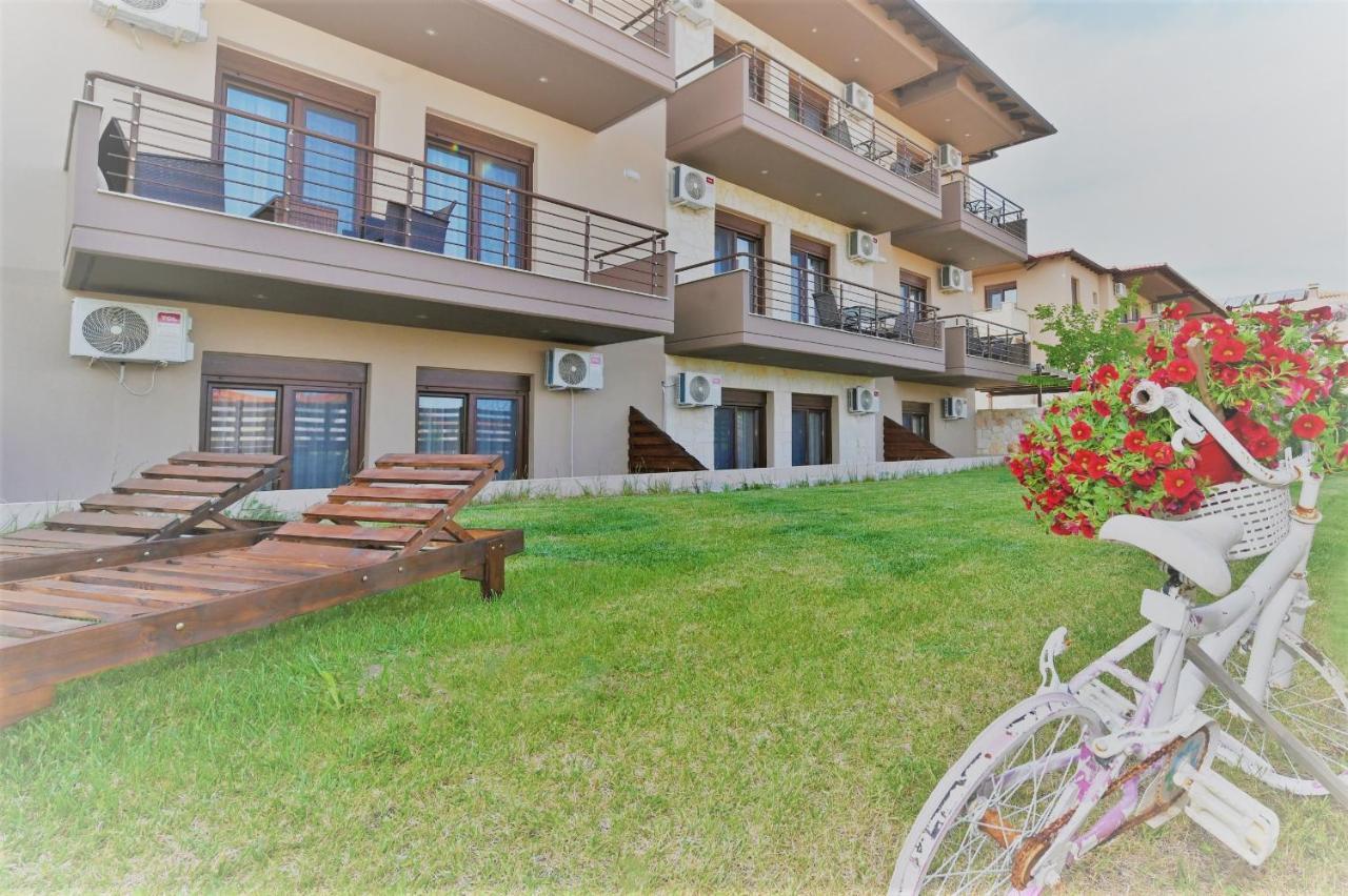 Sinodinos Deluxe Apartments Afytos Bagian luar foto