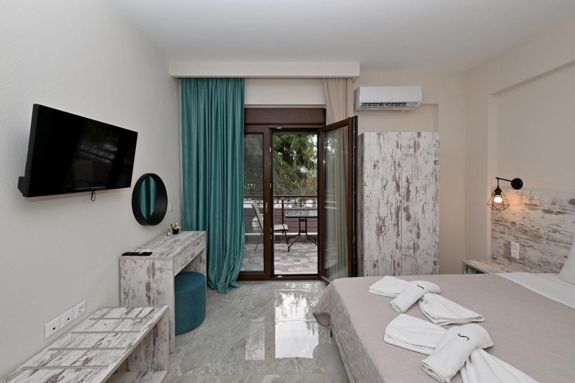 Sinodinos Deluxe Apartments Afytos Bagian luar foto