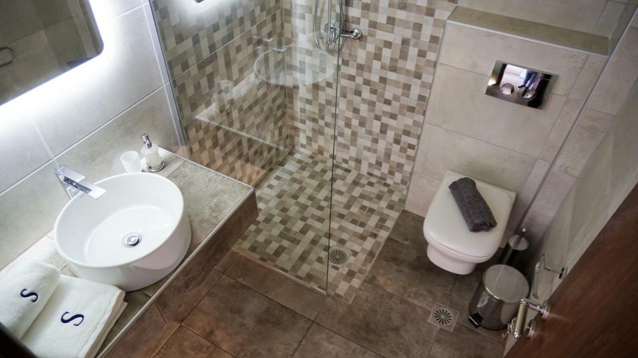 Sinodinos Deluxe Apartments Afytos Bagian luar foto