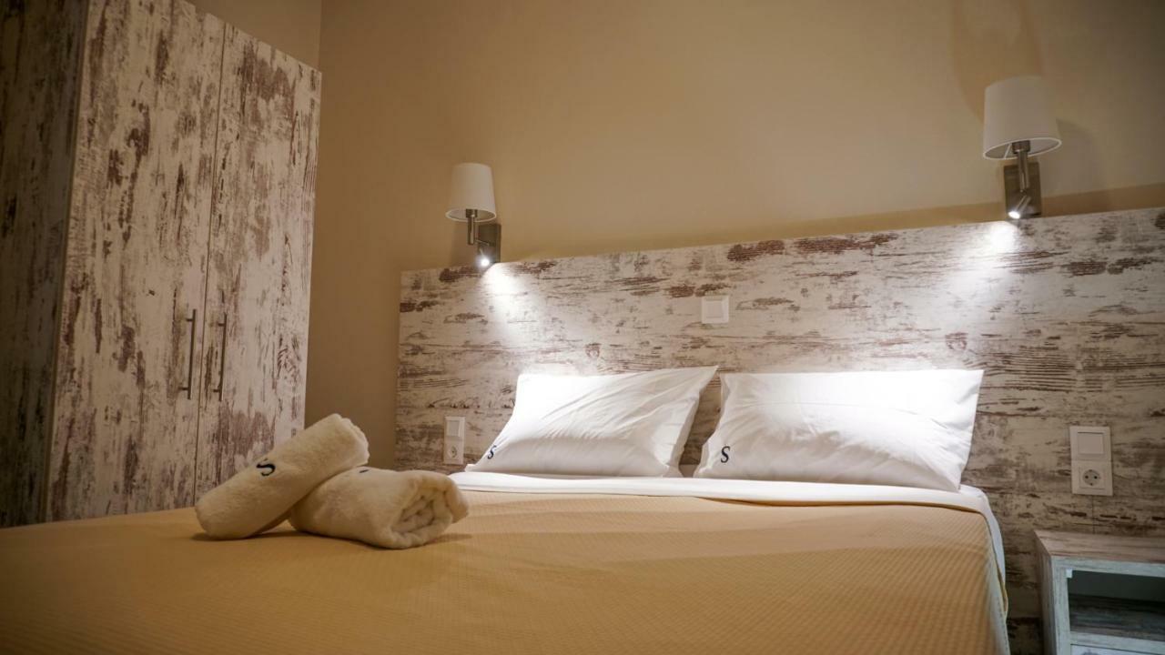 Sinodinos Deluxe Apartments Afytos Bagian luar foto