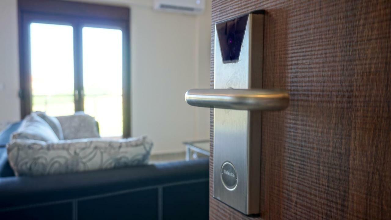 Sinodinos Deluxe Apartments Afytos Bagian luar foto