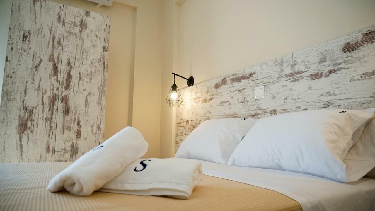 Sinodinos Deluxe Apartments Afytos Bagian luar foto