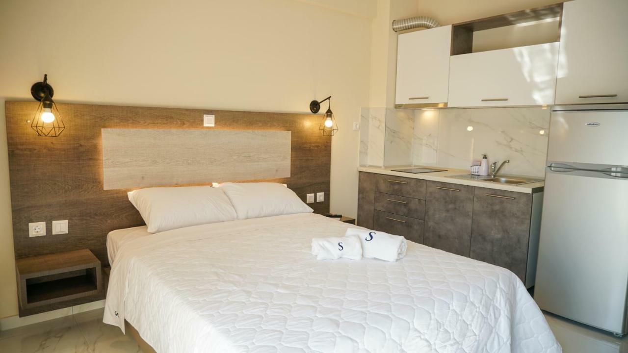 Sinodinos Deluxe Apartments Afytos Bagian luar foto