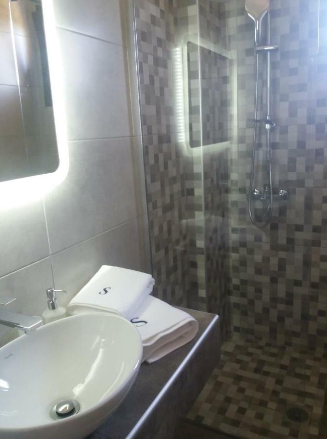 Sinodinos Deluxe Apartments Afytos Bagian luar foto