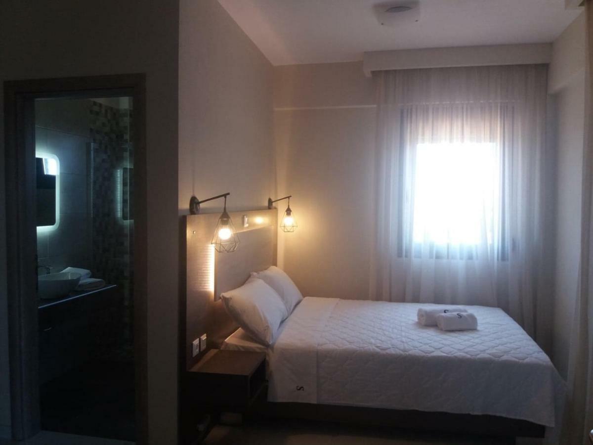 Sinodinos Deluxe Apartments Afytos Bagian luar foto